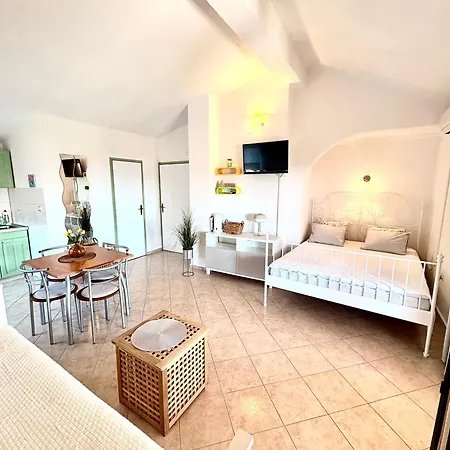 Ino Appartement Pakoštane