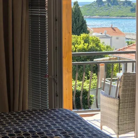 Ino Пакоштане