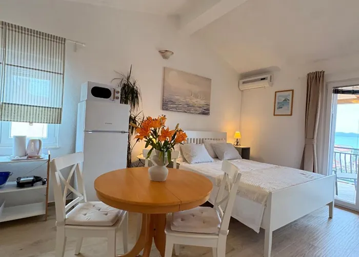 Ino Пакоштане