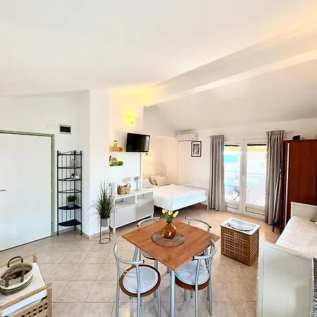 Apartment Ino